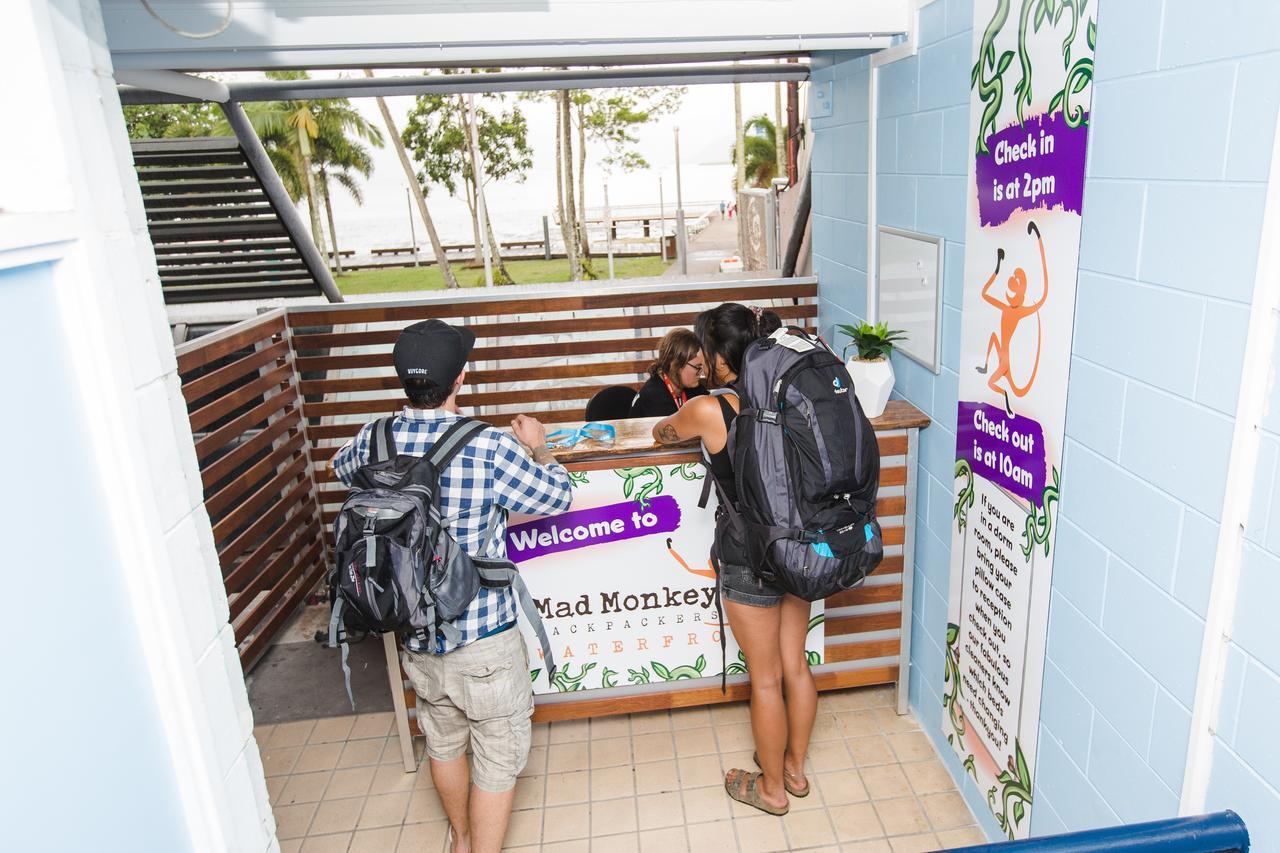 Mad Monkey Waterfront Hostel Cairns Exterior photo