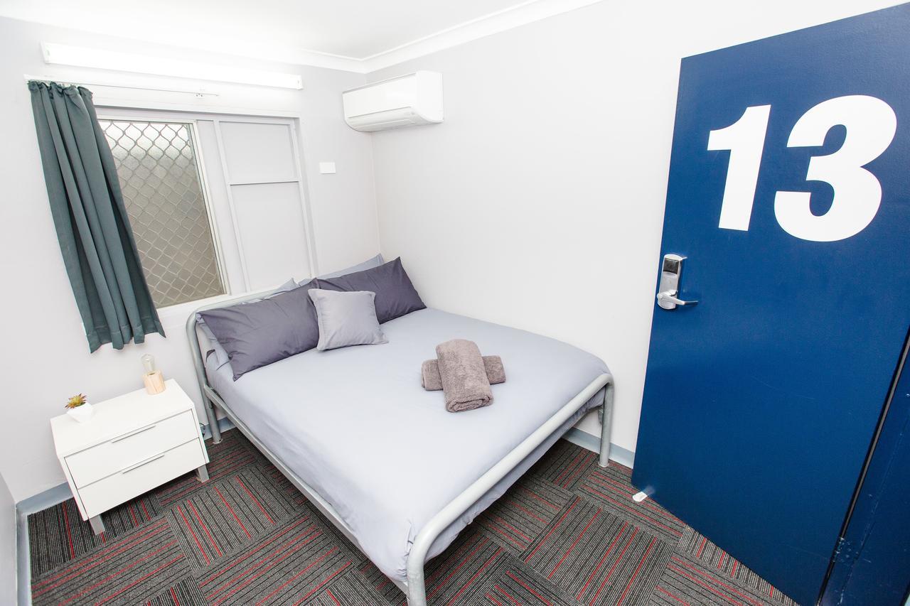 Mad Monkey Waterfront Hostel Cairns Exterior photo